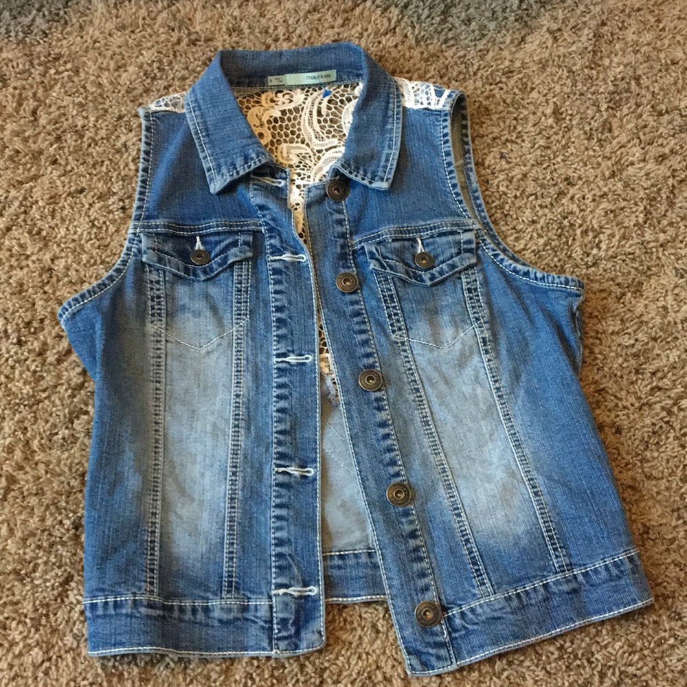 Sleeveless jean jacket